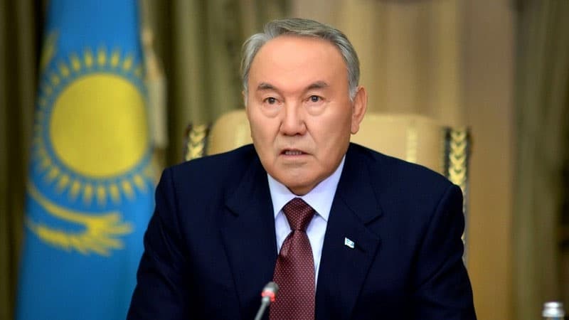 Nursultan Nazarbayev partiya sədrliyindən istefa verdi