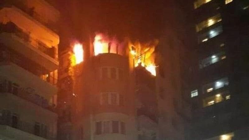 Bakıda yaşayış binasında yanğın başladı
