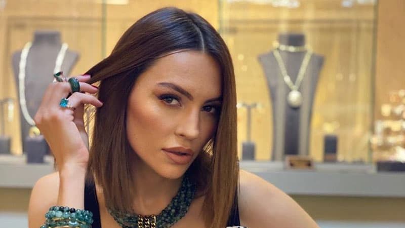 Azərbaycanlı modeldən keçmiş ərinə: "Oğlumuz sənin öldüyünü düşünür" (VİDEO)