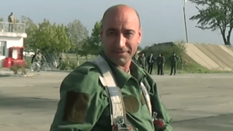 Zaur Nudirəliyev təyyarəni düşmən mövqeyinə çırparaq şəhid olubmuş...