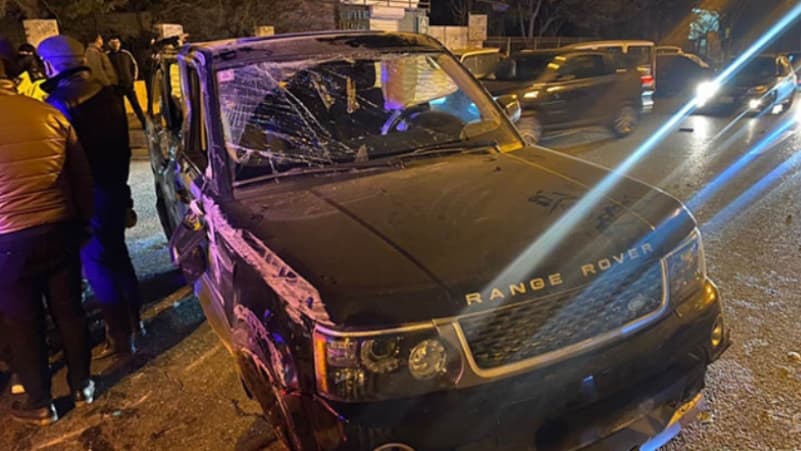 Bakıda “Range Rover” 3 maşına çırpılıb aşdı (FOTOLAR)