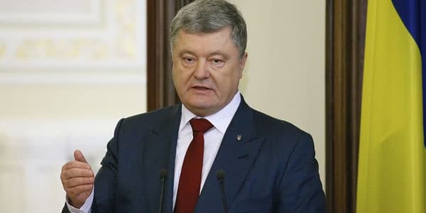 Poroşenko studiyaya soxulub “Rada” telekanalının canlı yayımını pozdu (VİDEO)