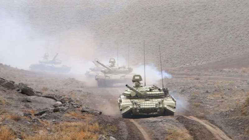 Ordumuz Naxçıvanda döyüş atışlı taktiki təlimlər keçirdi (FOTOLAR)
