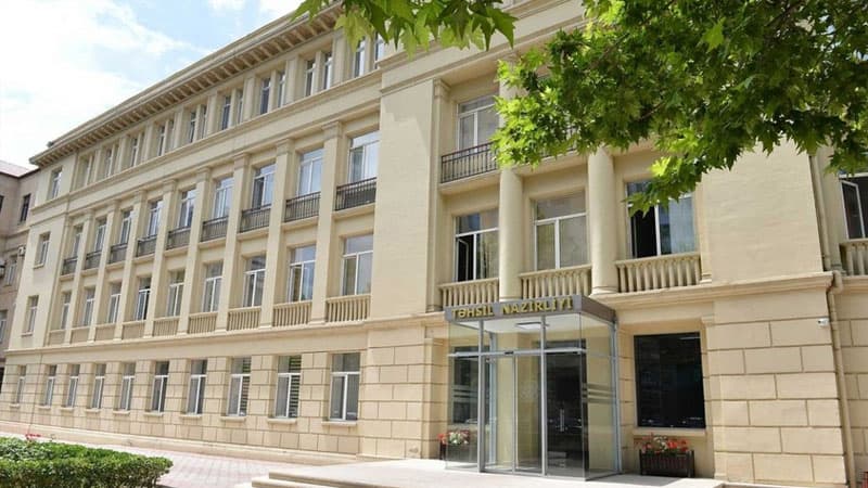 Təhsil Nazirliyi: "Ali təhsilli müəllimlərin maaşı 823 manatadək artacaq"