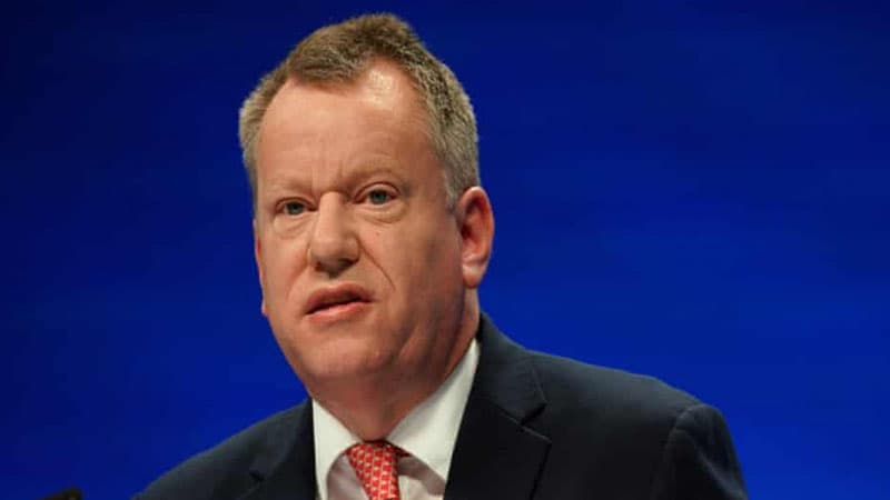 Britaniyada Brexit naziri istefa verdi