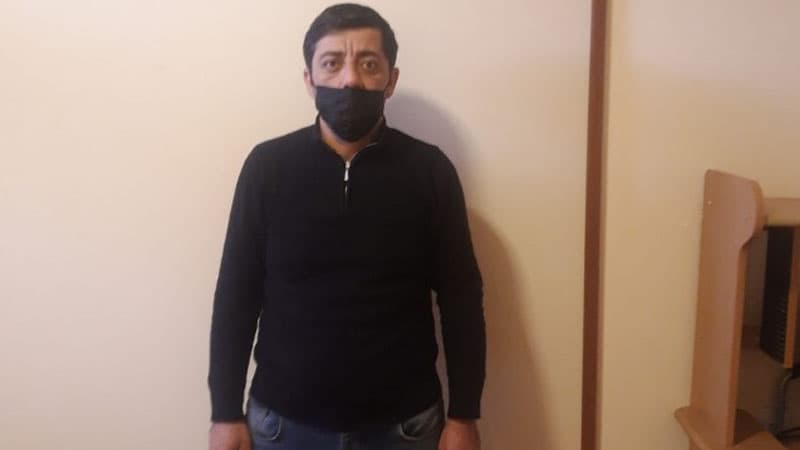 Parkda narkotik satan gözətçi saxlanıldı (FOTOLAR)