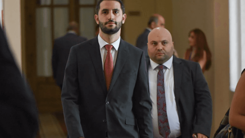 İrəvan “Erməni soyqırımı”nı dərsliklərdən çıxarmalı olacaq... - Erməni politoloq