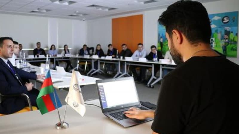 Riteyl Bankirlər Məktəbi fəaliyyətə başladı