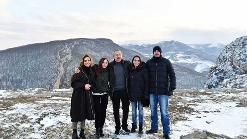 İlham Əliyev ailəsi ilə Şuşada (FOTOLAR)