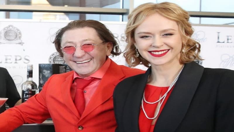 Əməkdar artistin 20 illik evliliyini nə bitirdi?
