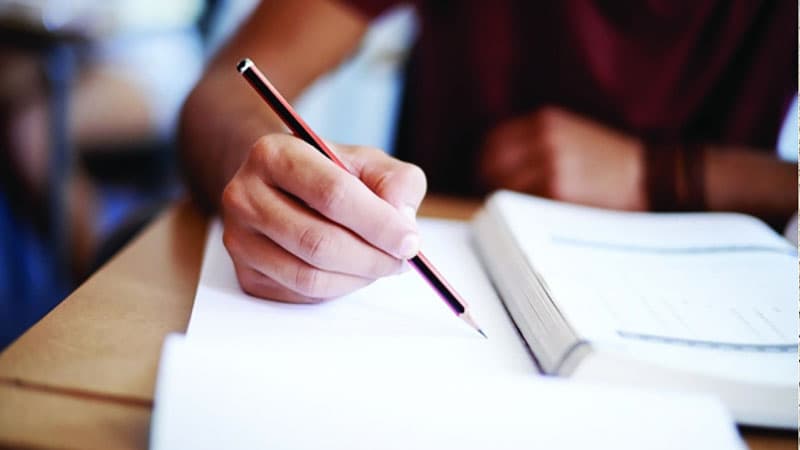 Koronavirusa yoluxan tələbələr imtahanı hansı qaydada verəcək? (RƏSMİ)
