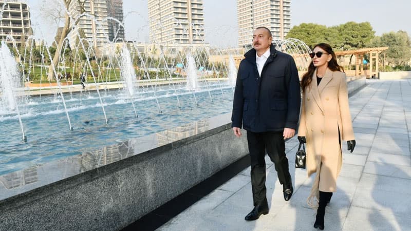 Prezident və birinci xanım Nizami Gəncəvi parkında (FOTOLAR)