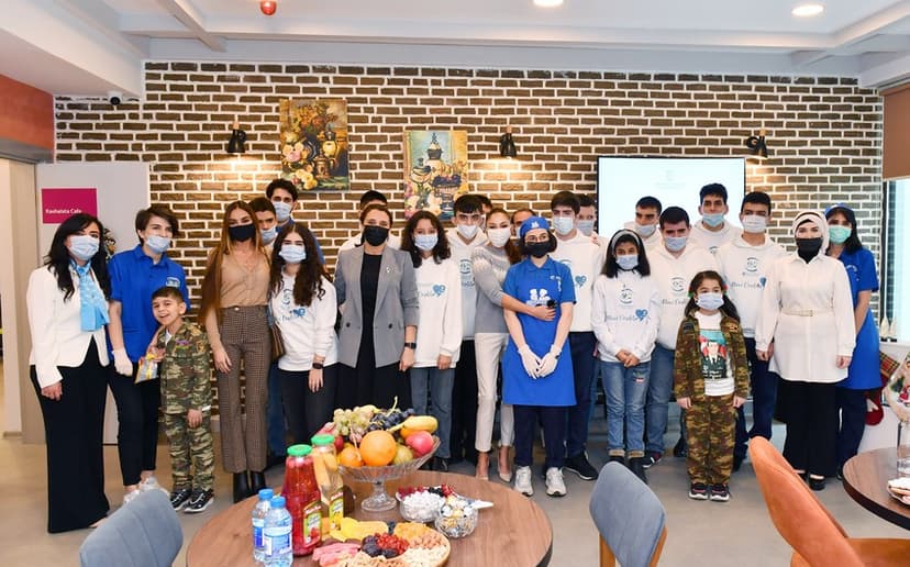 Mehriban Əliyeva və qızları yeni inşa edilən Autizm Mərkəzində (FOTOLAR)