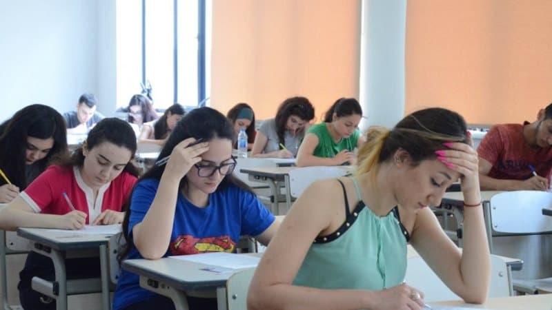 Ali məktəblərdə payız semestrinin imtahanları başlayır