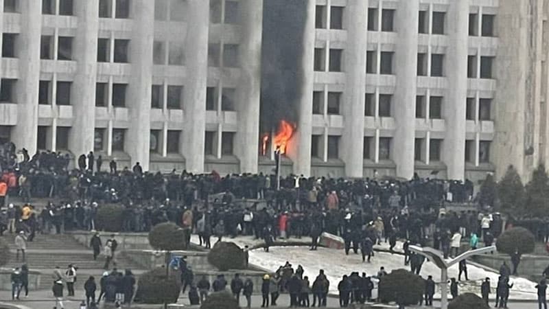 Almatıda etirazçılar meriyaya soxuldular (VİDEO)