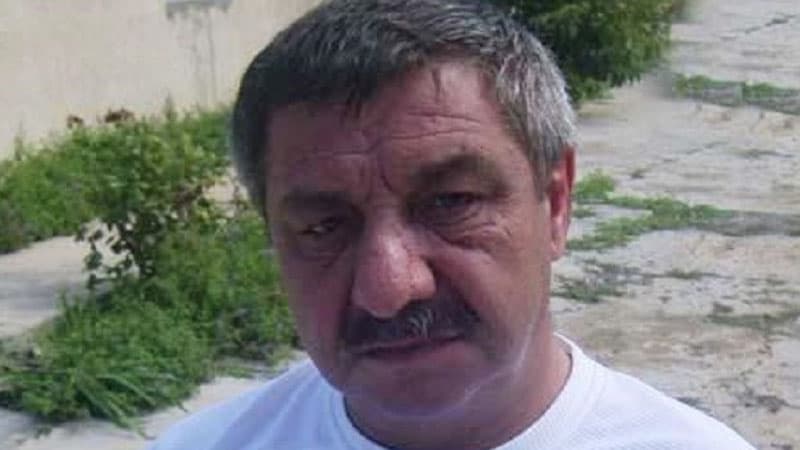 Milli Qəhrəmanı bıçaqlayan şəxs məhkəmə qarşısında
