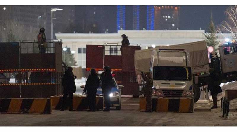 Qazaxıstan polisi silahı yerə qoymayanların məhv ediləcəyini bildirdi