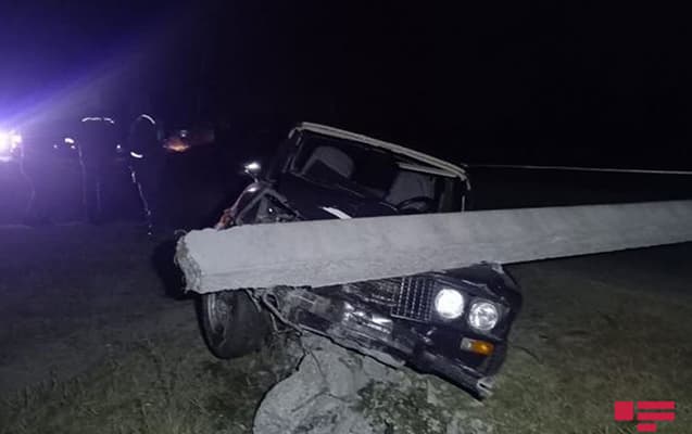 Qəzaya düşənlərə kömək etmək istəyərkən öldü (FOTOLAR)