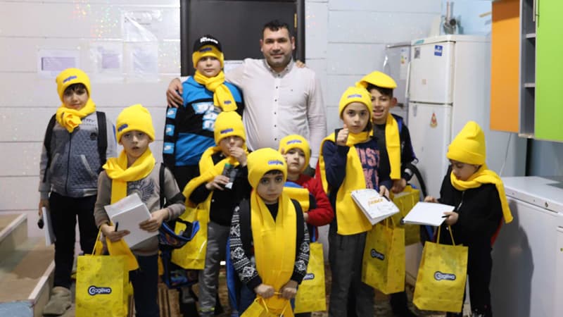 “Avrora" Qrup uşaq sığınacaqlarında məskunlaşan uşaqları sevindirdi (FOTOLAR)