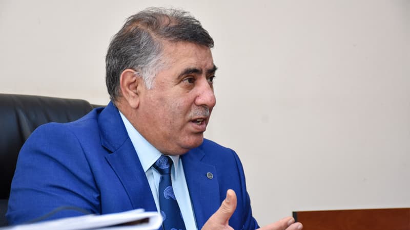 Direktor: “Rus soyad sonluqlarından qurtarmaq lazımdır”