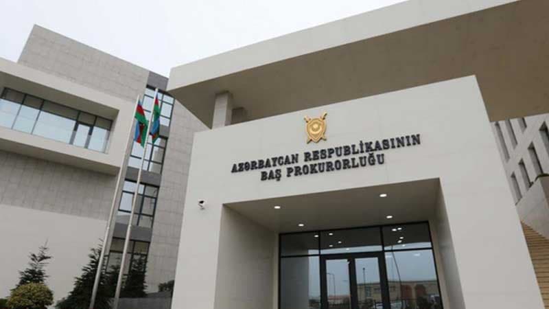 Bakıda kişi özünü məftillə ağaca bağlayaraq yandırdı