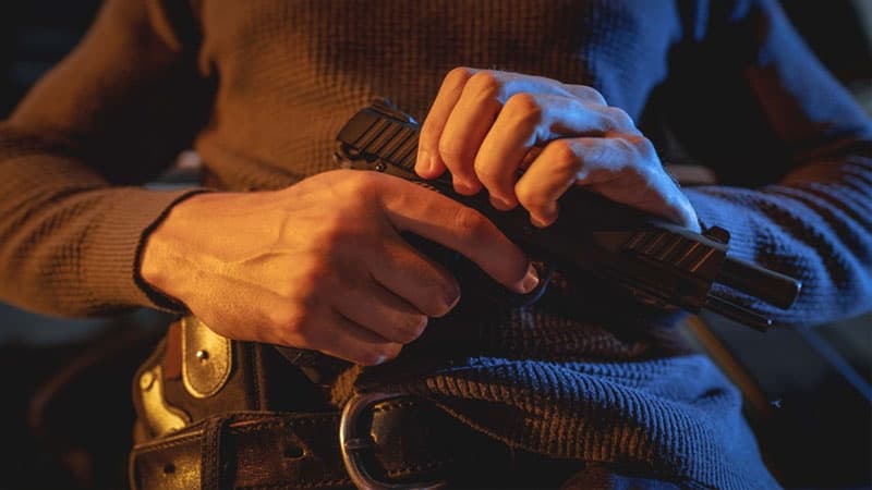 Bakıda müəllimi döyən şəxsdən oyuncaq tapança götürüldü