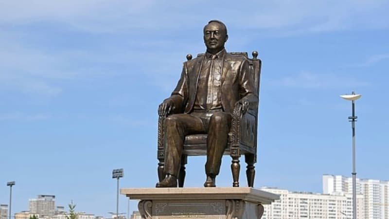 Senat Nazarbayevin TŞ-də ömürlük sədrliyini ləğv etdi, ancaq bu səlahiyyətləri qaldı
