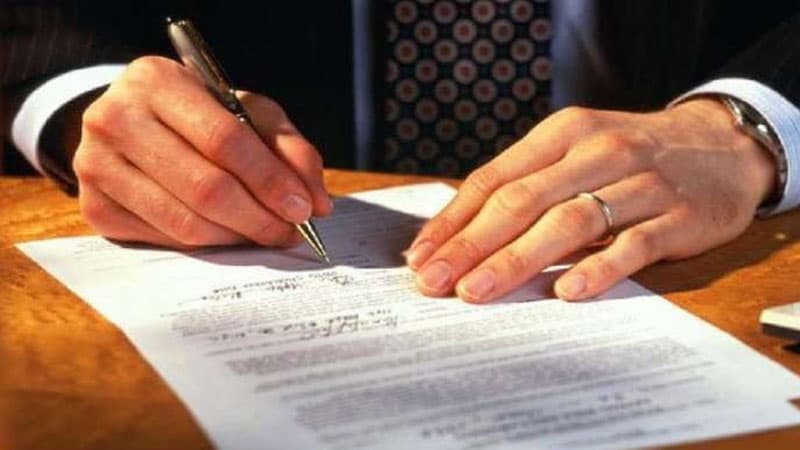 Azərbaycanda qəbul edilən qanunları niyə başa düşmək olmur? - Ekspert