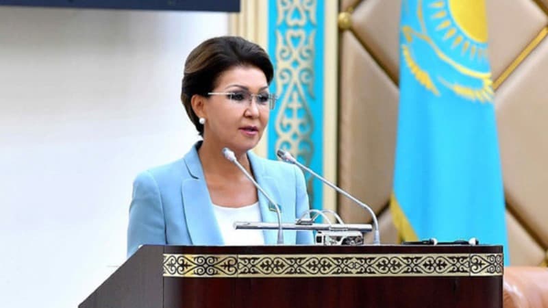 ORDA: Nazarbayevin qızı Dariqa partiyadan çıxarıldı, Dubaya getdi