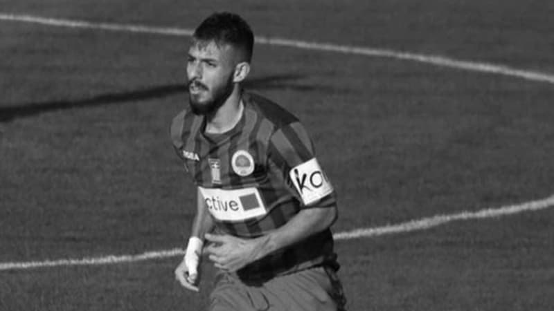 Yunan futbolçu meydanda ürəktutmasından öldü