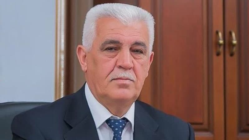 Rektor işə bir neçə nəfərin köməyilə gedib-gəlir (VİDEO)