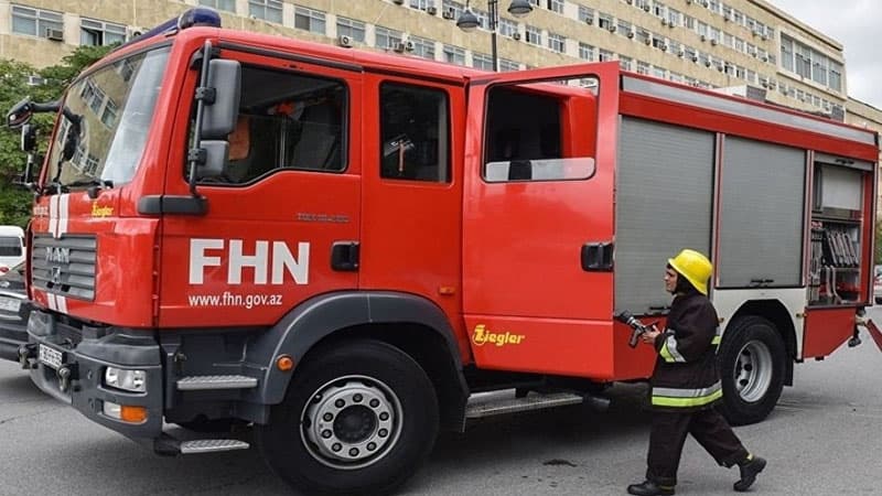 Gəncədə inzibati binadakı yanğın söndürüldü (YENİLƏNİB)