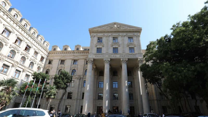XİN: Dost Ukrayna hökumətinə və xalqına ən xoş arzularımızı çatdırırıq