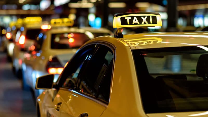 Prezidentin yeni fərmanı: taksi fəaliyyətilə bağlı hansı yeni aktlara ehtiyac var?