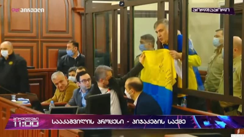 Saakaşvili Tiflis məhkəmə zalında Ukrayna himnini oxudu (VİDEO)