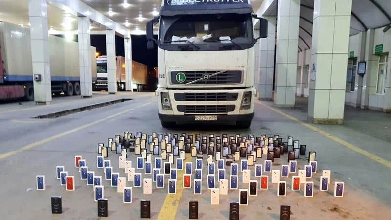 Azərbaycan gömrükçüləri külli miqdarda "iPhone" aşkar etdi