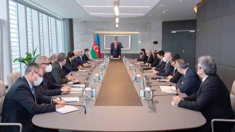 Elnur Əliyev və Rövnəq Abdullayev kollektivə təqdim olundu