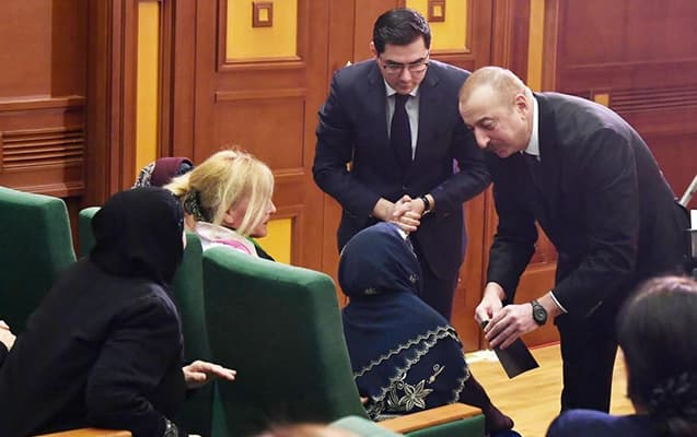O fotodakı şəhid anası dünyasını dəyişdi (FOTO)