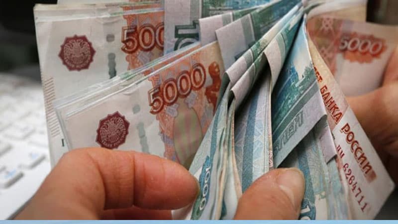 Rus valyutası bir gündə 14 rubl ucuzlaşdı, neftin qiyməti 102 dollara çatdı - Deputat
