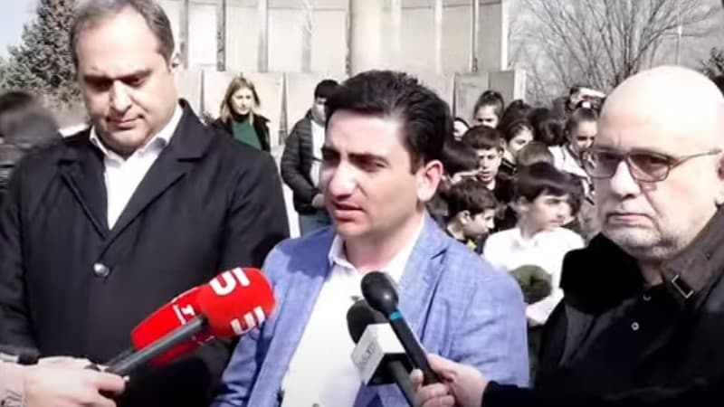 Paşinyanın istefası üçün imzatoplama kampaniyası başladı