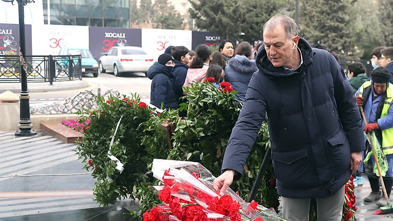 Canni De Byazi Xocalı qurbanlarının abidəsini ziyarət etdi