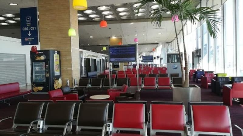 Dünya rus təyyarələrinin üzünə bağlandı: Moskvada 170-dən çox reys ləğv edildi