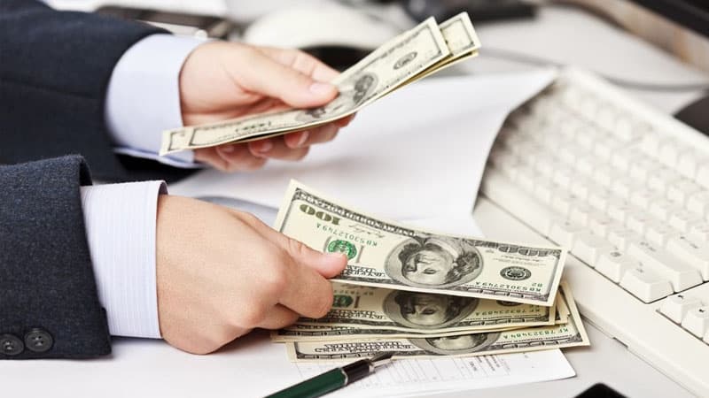 Rusiyada dollar qıtlığı riski: Azərbaycan Mərkəzi Bankı nə etməlidir? - Deputat