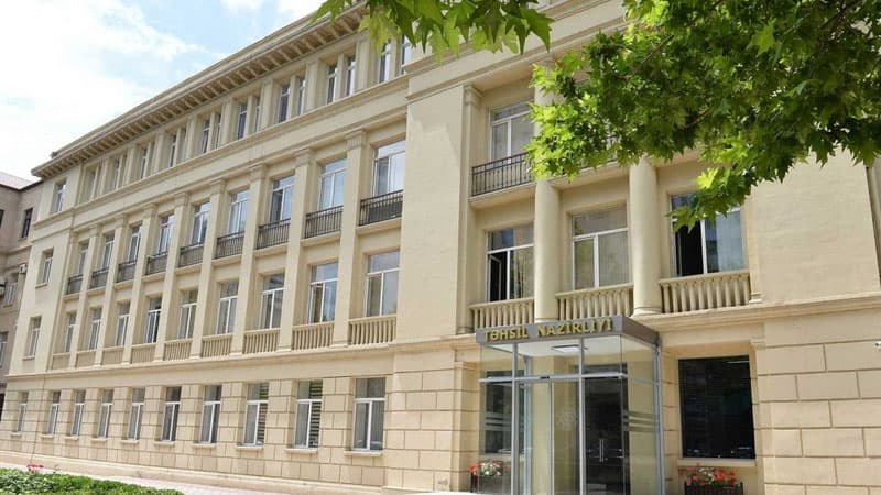 Nazirlikdən 8 martla bağlı pul yığılmasına görə valideynlərə çağırış