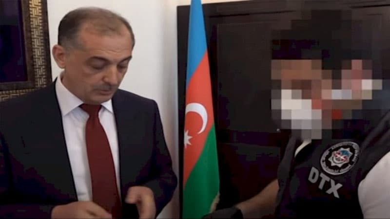 İcra başçısına verdiyi pulların məbləğini açıqladı