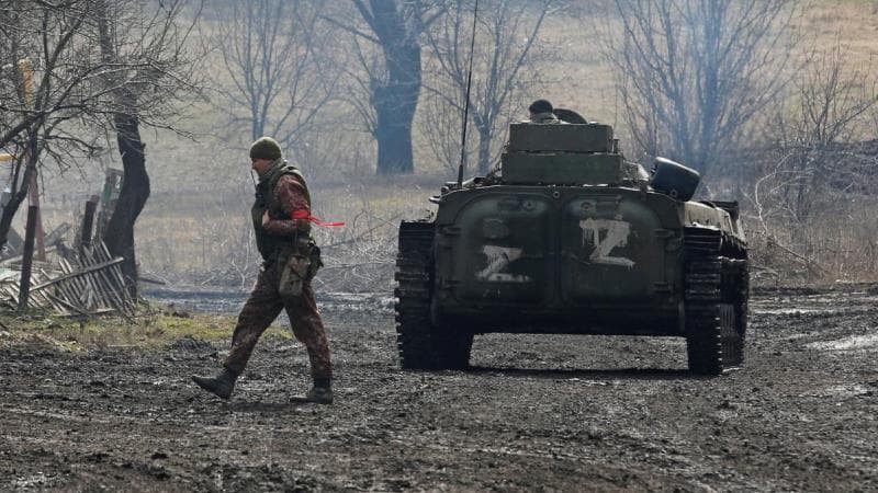 Kadırovçulardan vəhşilik: Poçt işçilərini güllələyib tankla üstlərindən keçdilər (FOTO)