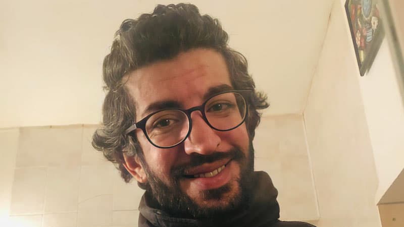 "İcazə verin, sizə gülüm" - Gənc aktyordan Teatr Gününü qeyd edənlərə rişxənd