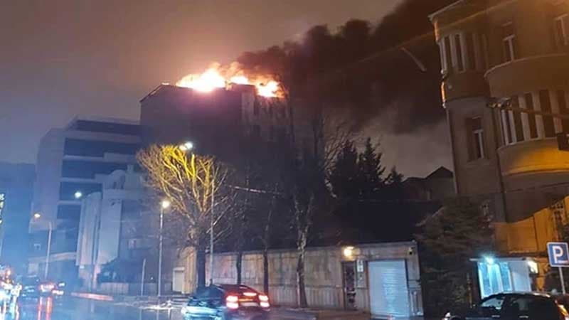 Bakının mərkəzində yanan hotel söndürüldü (YENİLƏNİB)