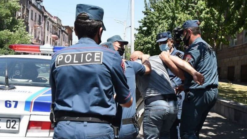 “Demokratiya ulduzu” yoxsa “marionetka”? - Ermənistan “demokratiyasına” baxış 