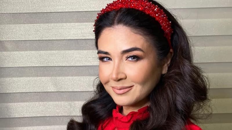 Elnarə Xəlilova hamiləliklə bağlı aparıcının yalanını çıxardı